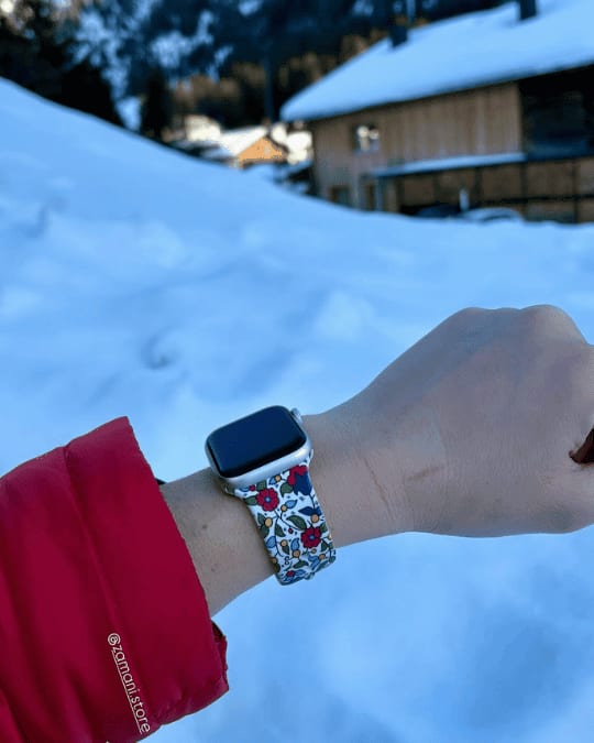 Ceramics Apple Watch band by zamani, worn by a customer